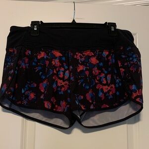 LuluLemon Black and Multicolor Women's Shorts
Size 10, Good Condition